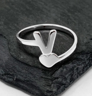 Anillo ajustable Acero Plateado con Inicial a escoger y coraz�n