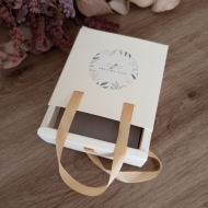 Caja Especial con nuestra marca Una y Mil Veces 10 cm + colocaci�n de pieza de joyer�a/bisuter�a