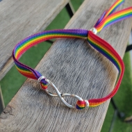 Pulsera bandera LGTBIQ+ con conector infinito