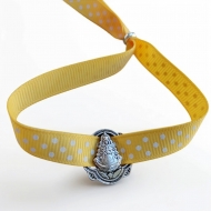 Pulsera virgen del Roco cinta de lunares amarillo