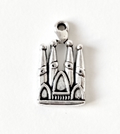 5 COLGANTES CASTILLO CATEDRAL SAGRADA FAMILIA PLATA ANTIGUA 20x12mm