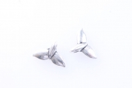 20 COLGANTES/CONECTORES COLA BALLENA PLATA ANTIGUA 11x7mm